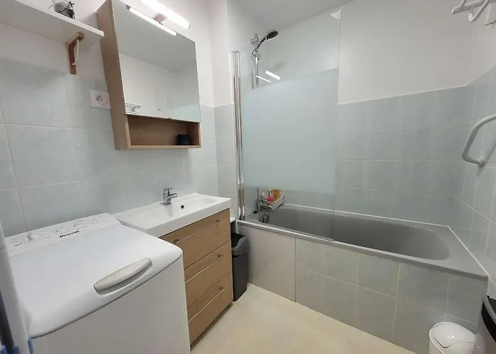 Cosy Face Avec Balcon Et Parking Prive - Fr-1-672-13 Lejlighed *